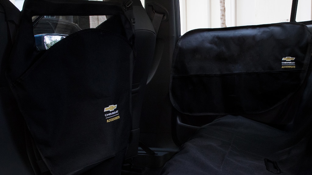 Barrera para asiento delantero de malla, es parte del kit mascotas para Chevrolet Onix 2024, sedán deportivo