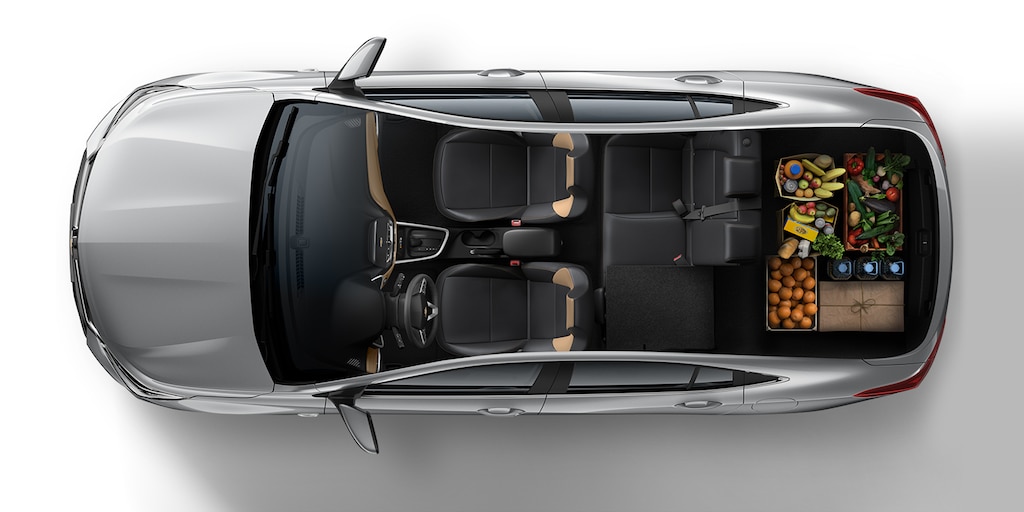 Espacio interior para ir de compras en Chevrolet Onix 2024, sedán deportivo