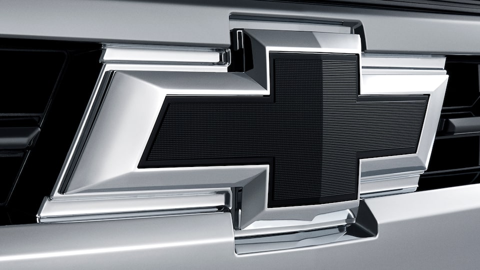 Emblema Chevrolet en color negro, accesorio para Traverse 2023